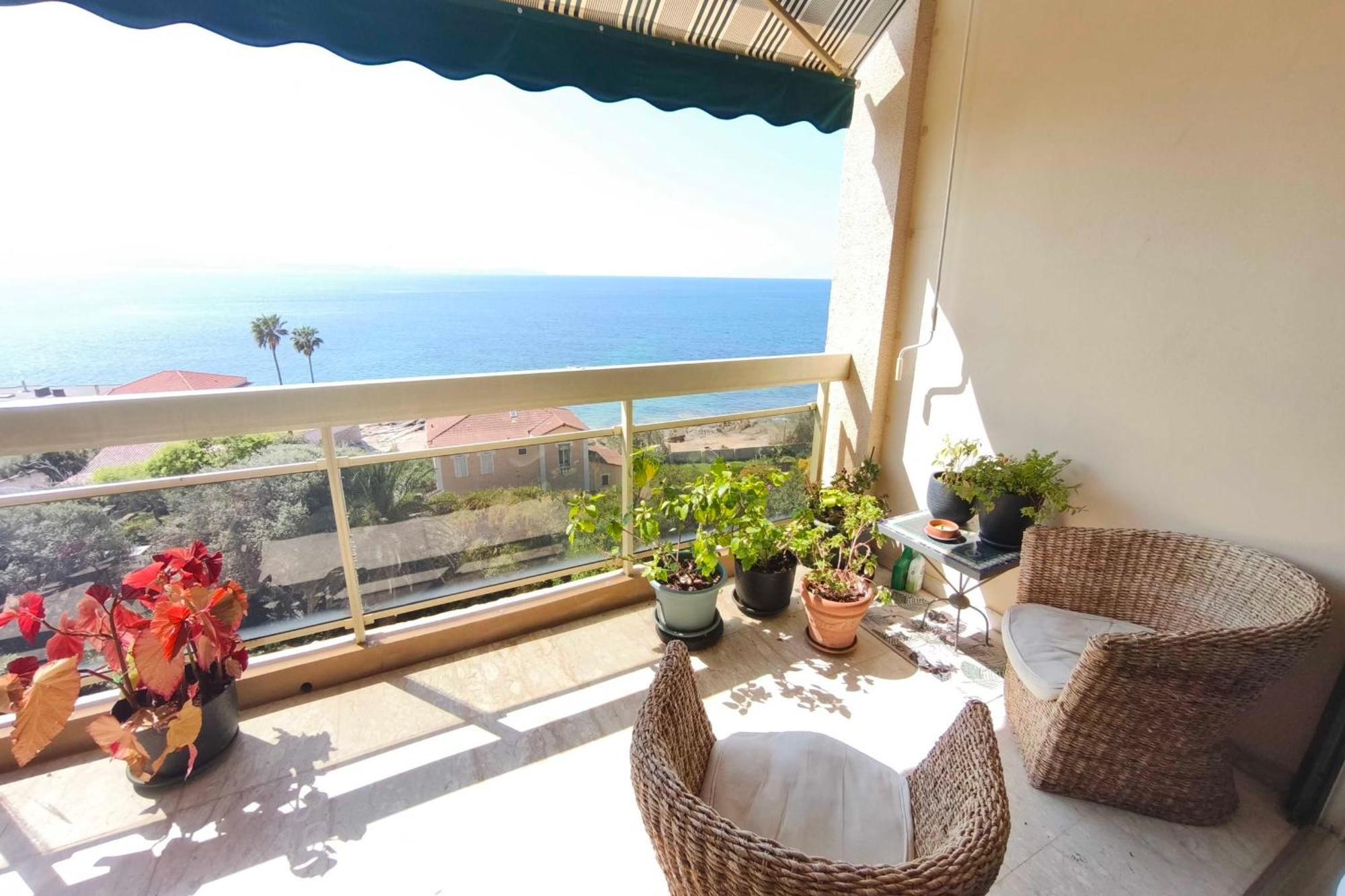 Apartment With Sea View Balcony *